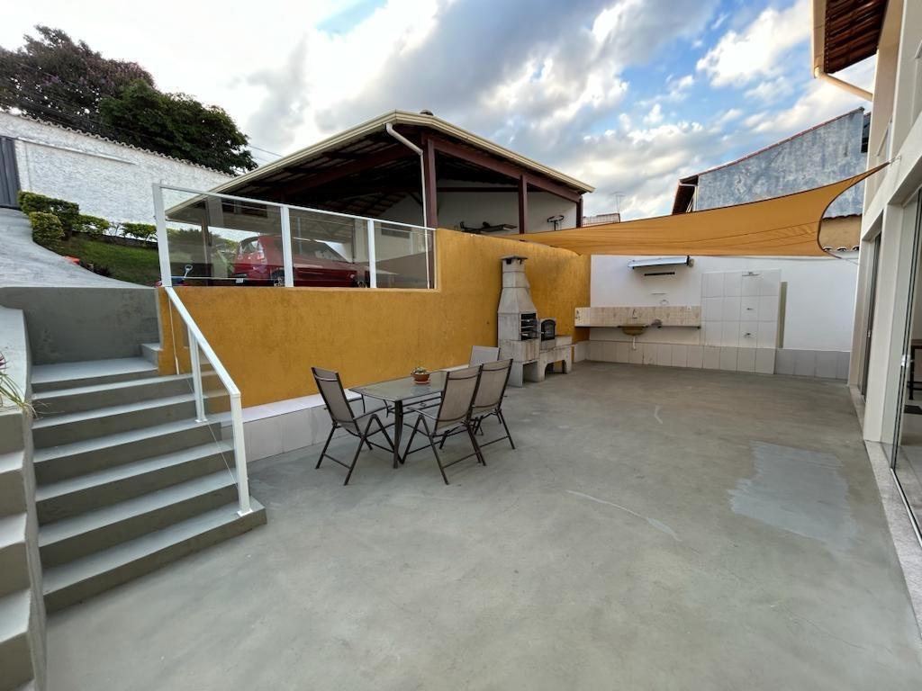 Casa, Nova Esperança, 5 Quartos, 5 Vagas, 1 Suíte