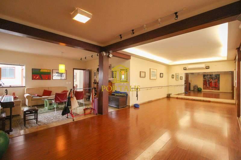 Casa, Serra, 4 Quartos, 5 Vagas, 1 Suíte