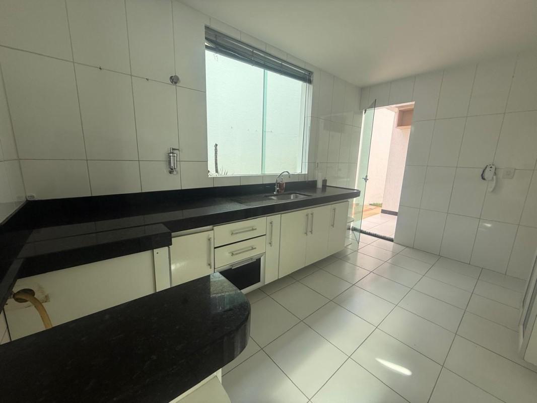 Casa, Castelo, 4 Quartos, 3 Vagas, 1 Suíte