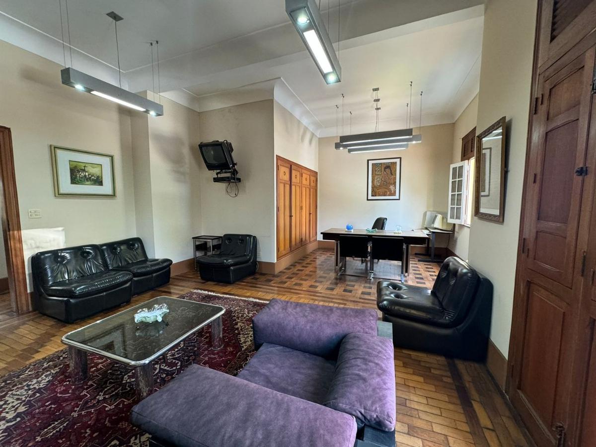 Casa, Funcionários, 10 Quartos, 30 Vagas, 5 Suítes
