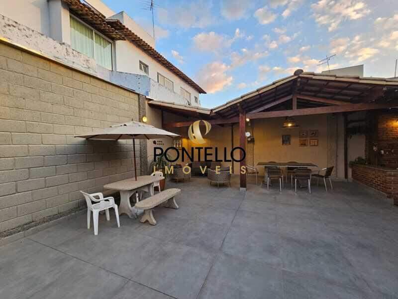 Casa, Castelo, 5 Quartos, 4 Vagas, 1 Suíte