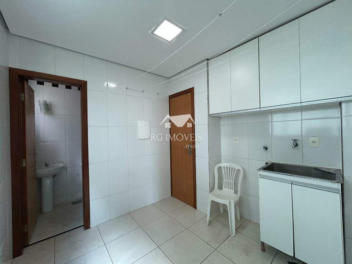 Apartamento, Barreiro, 4 Quartos, 2 Vagas, 1 Suíte