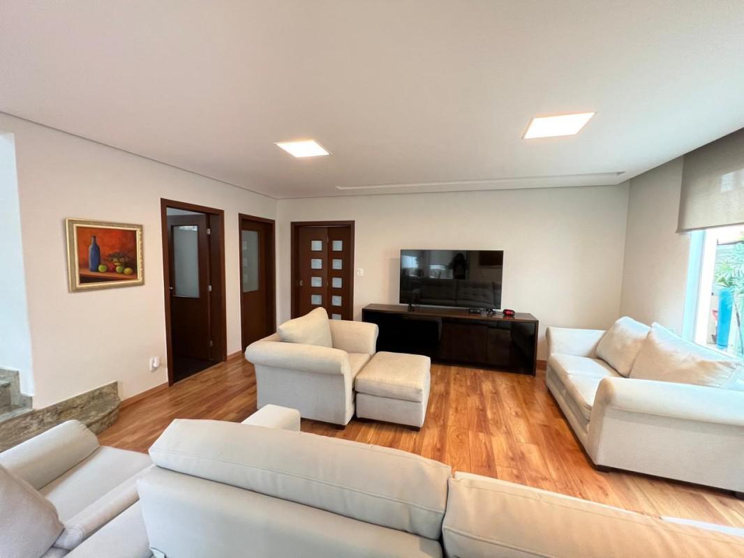 Casa, Castelo, 4 Quartos, 4 Vagas, 1 Suíte