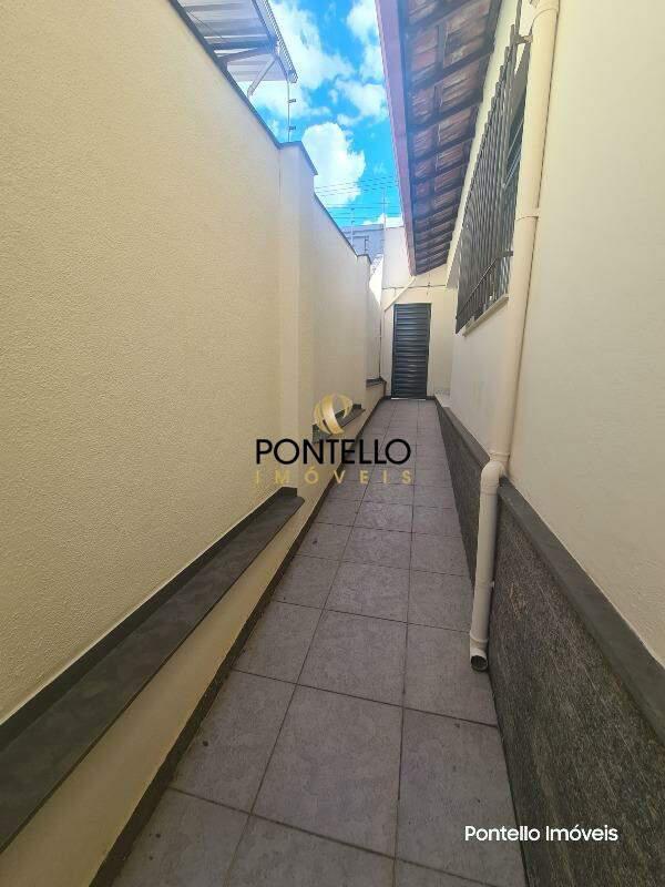 Casa, Santa Efigênia, 3 Quartos, 4 Vagas, 1 Suíte