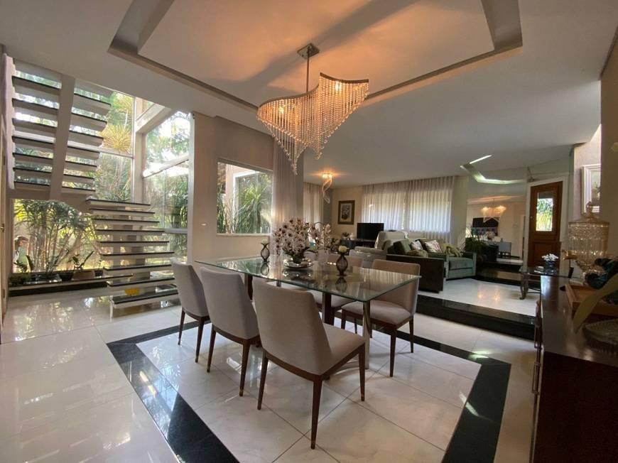 Casa, Trevo, 4 Quartos, 5 Vagas, 2 Suítes