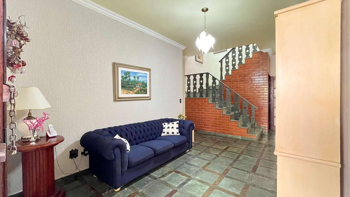 Casa, Luxemburgo, 5 Quartos, 4 Vagas, 2 Suítes