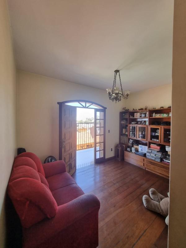 Casa, Três Barras, 5 Quartos, 3 Vagas, 1 Suíte