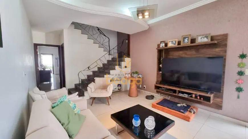 Casa, Castelo, 3 Quartos, 2 Vagas, 1 Suíte