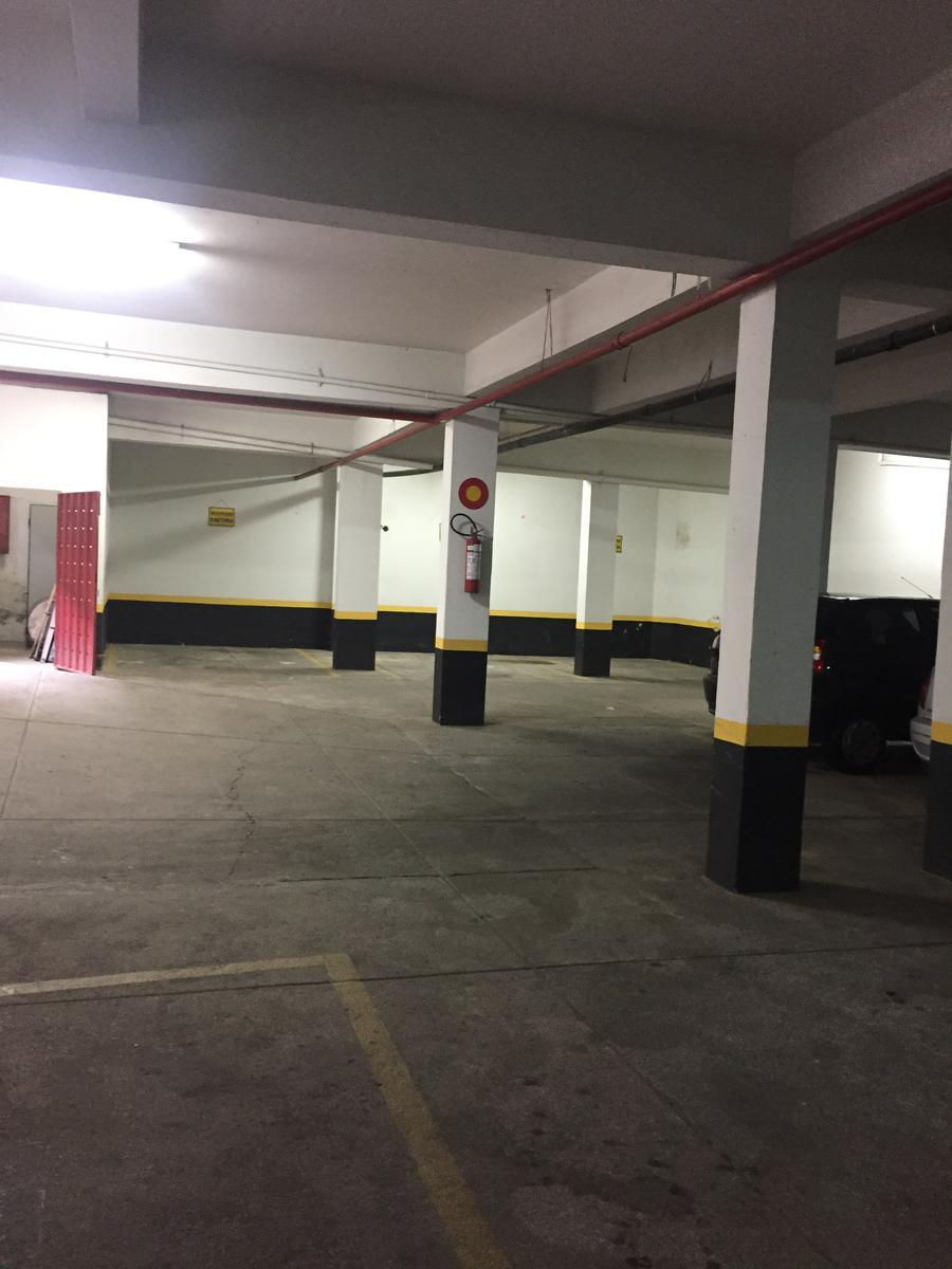 Lote, Planalto, 0 Quarto, 16 Vagas