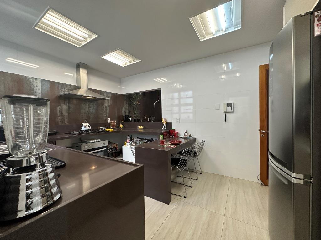 Casa, Floresta, 3 Quartos, 1 Vaga, 3 Suítes