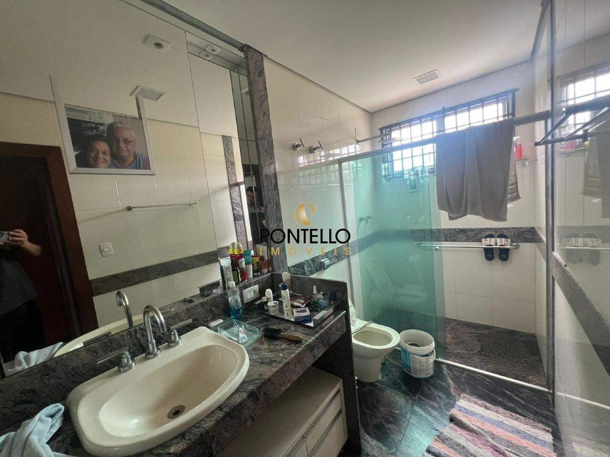 Cobertura, Centro, 4 Quartos, 10 Vagas, 2 Suítes