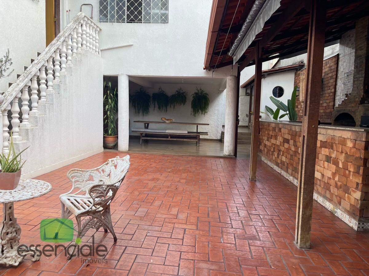 Casa, Santa Cruz Industrial, 3 Quartos, 5 Vagas, 1 Suíte
