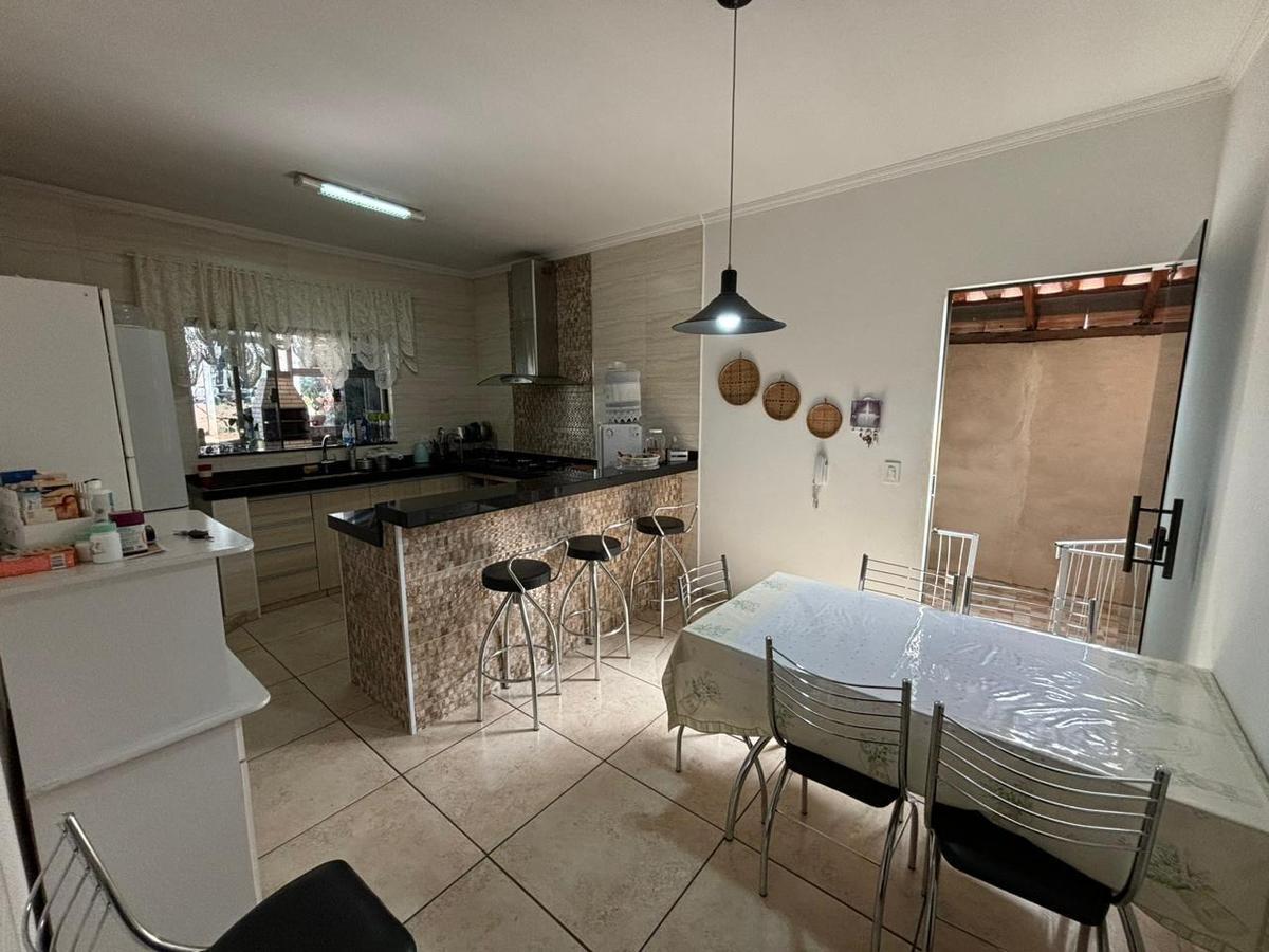 Casa, Parque das Américas, 3 Quartos, 4 Vagas, 1 Suíte
