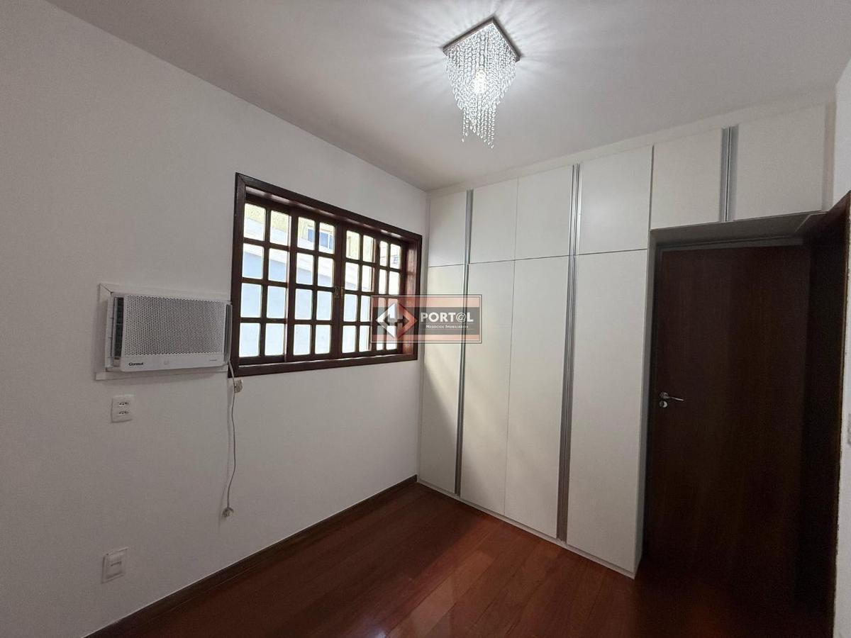 Casa, Itapoã, 3 Quartos, 4 Vagas, 1 Suíte