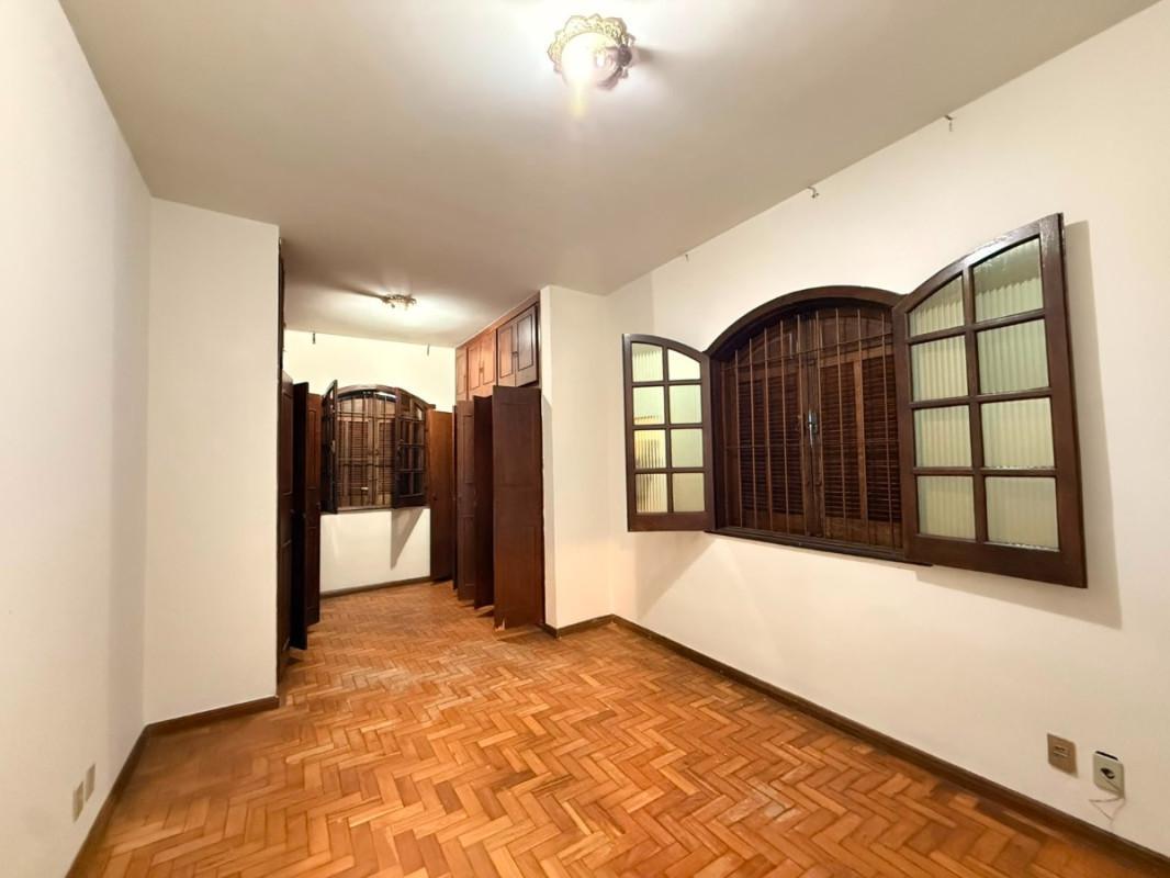 Casa, Sagrada Família, 2 Quartos, 3 Vagas, 1 Suíte