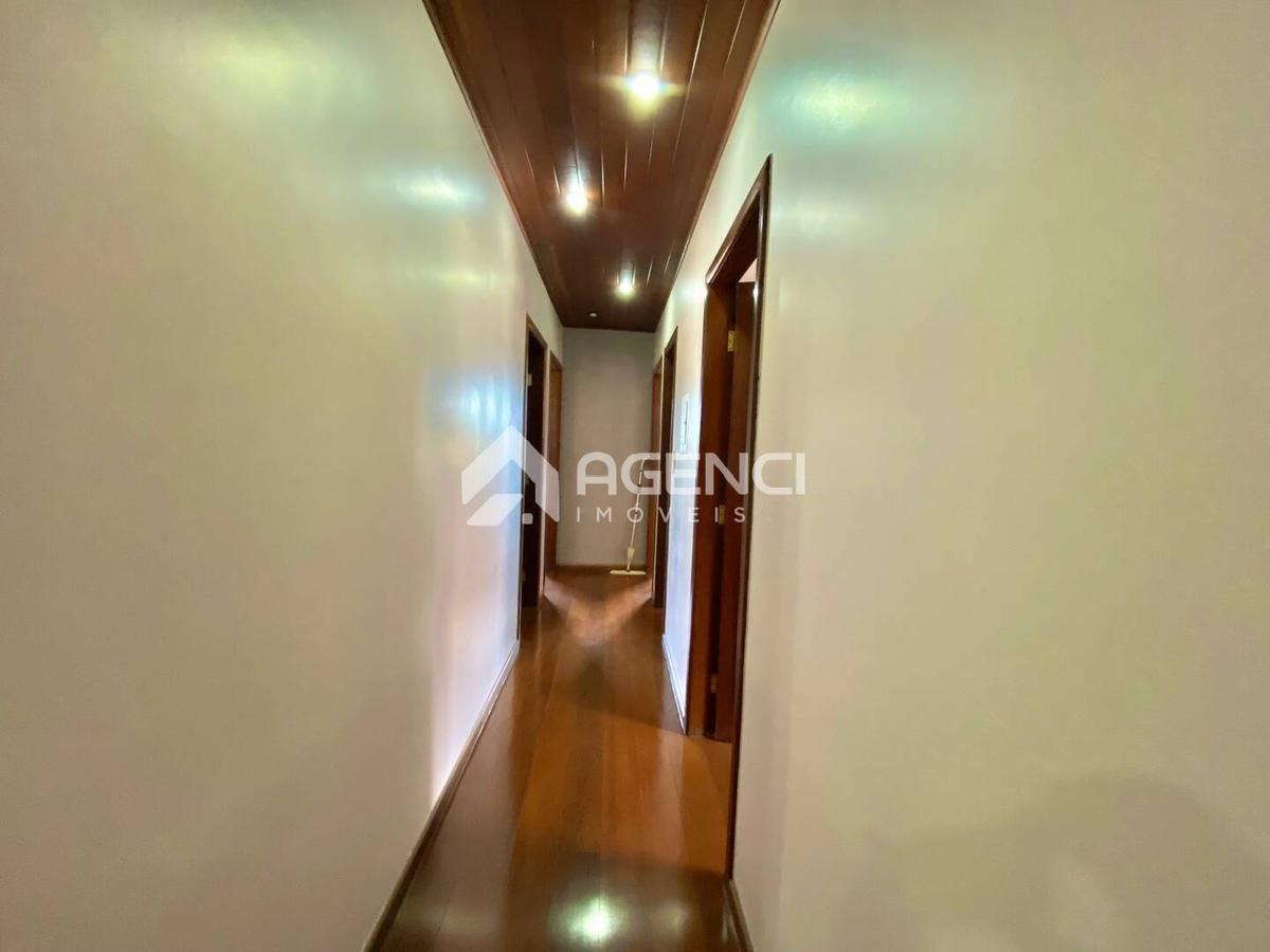 Casa, Camargos, 5 Quartos, 0 Vaga, 1 Suíte