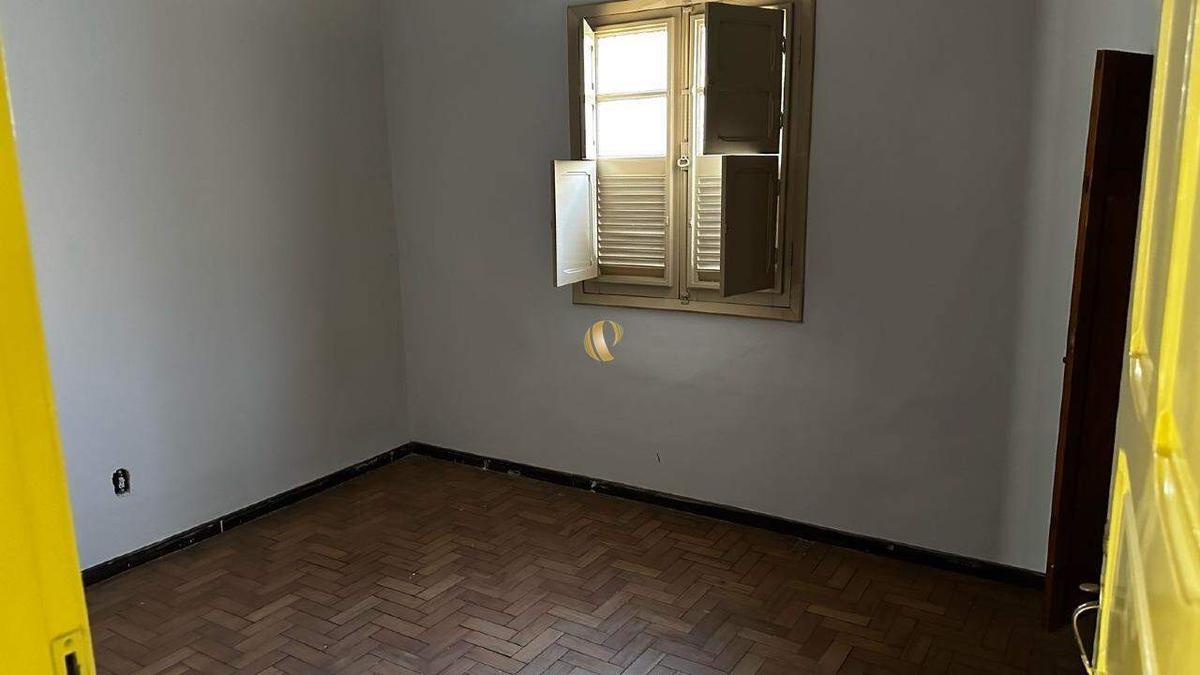 Casa, Centro, 4 Quartos, 2 Vagas, 1 Suíte