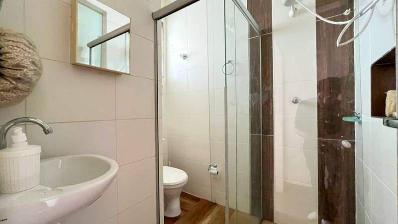 Apartamento, Floresta, 6 Quartos, 0 Vaga, 1 Suíte