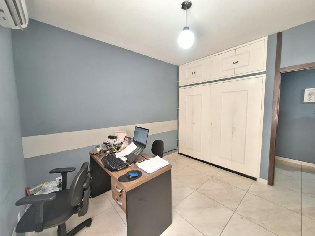 Casa Comercial, Floresta, 5 Quartos, 4 Vagas, 1 Suíte