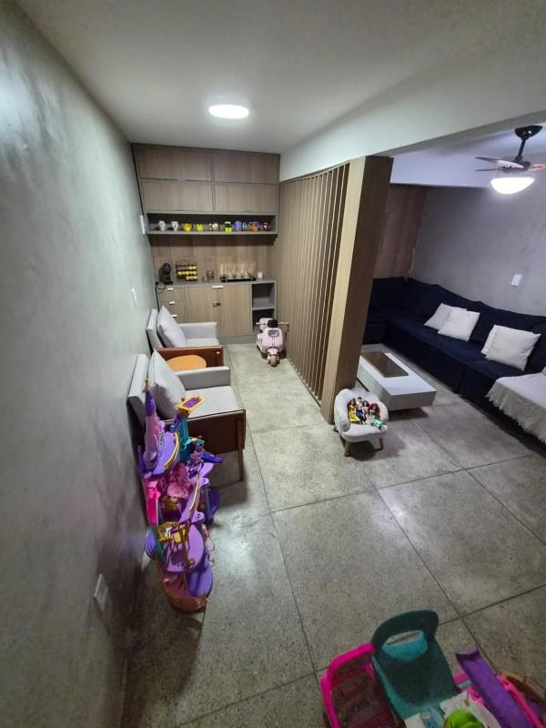 Casa, Europa, 4 Quartos, 2 Vagas, 1 Suíte