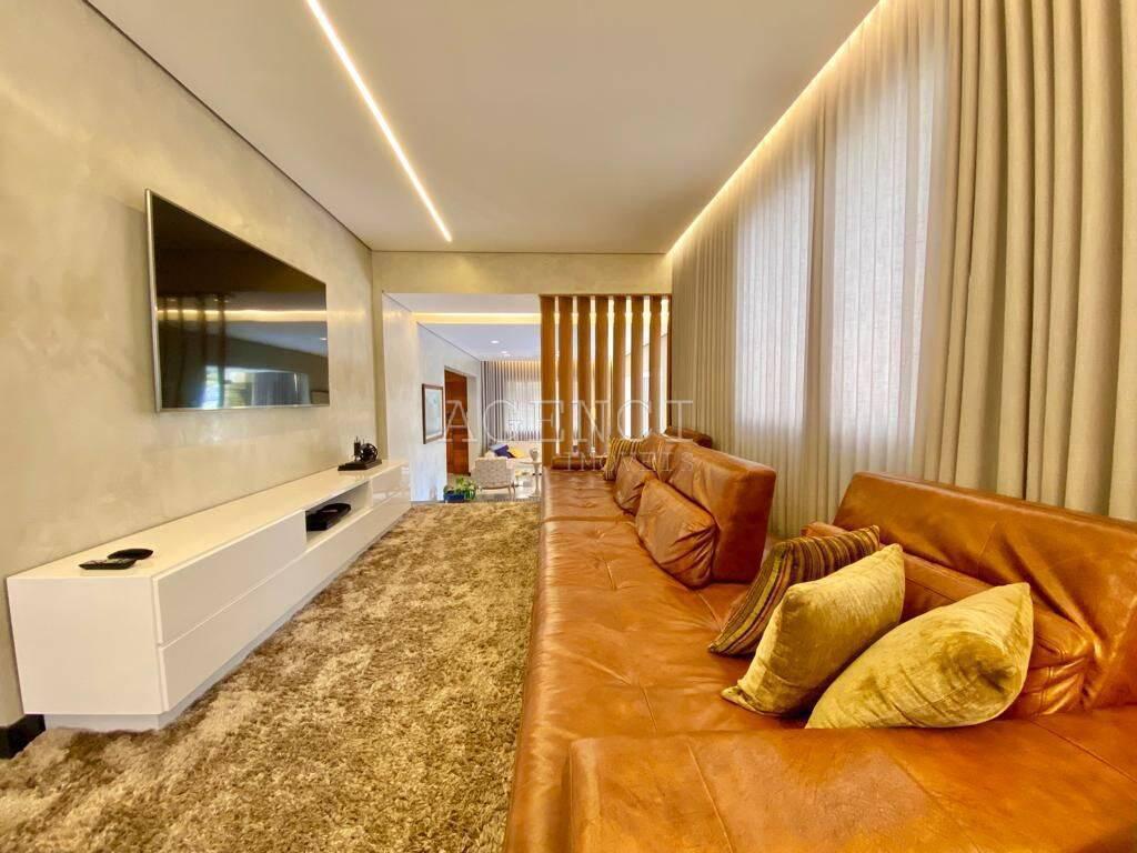 Casa, Castelo, 5 Quartos, 0 Vaga, 5 Suítes