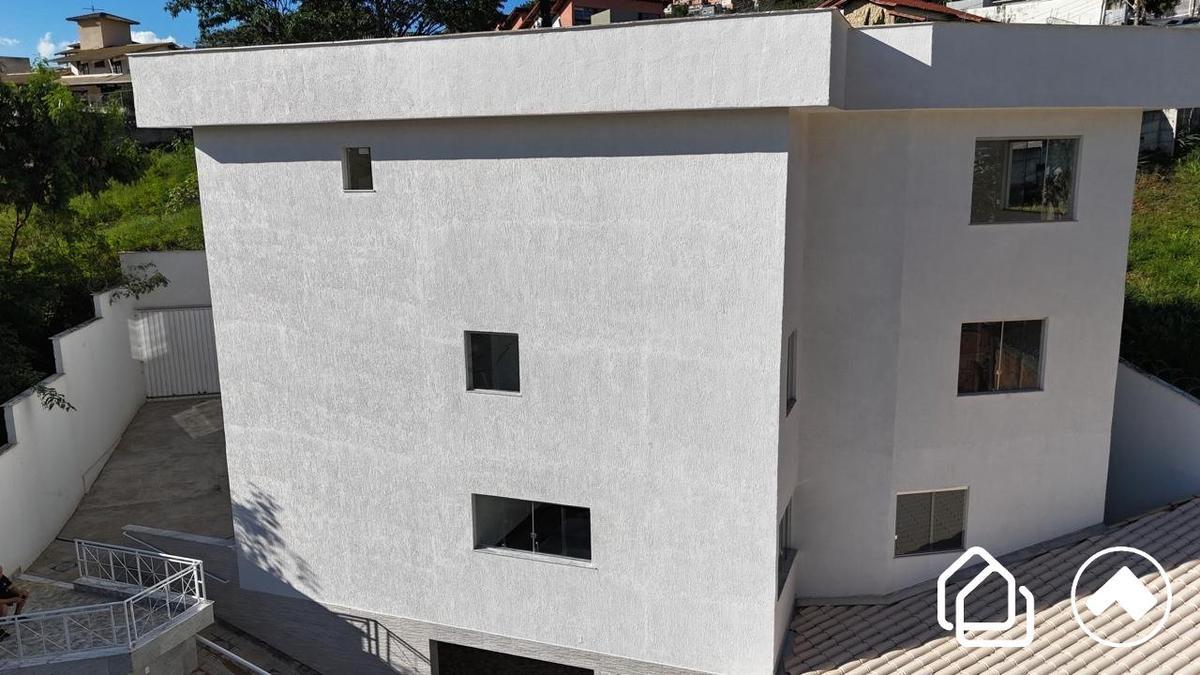 Casa, Estoril, 3 Quartos, 4 Vagas, 1 Suíte