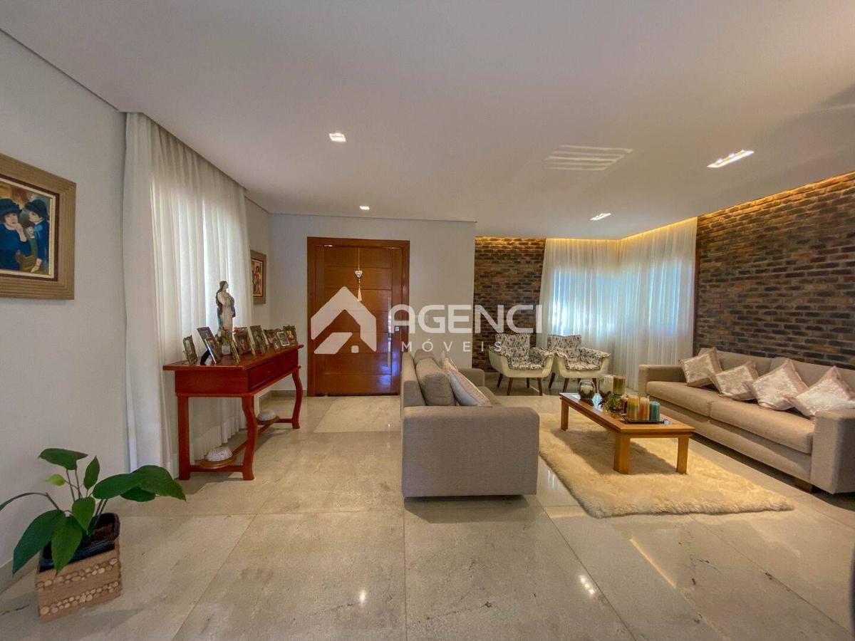 Casa, Trevo, 4 Quartos, 0 Vaga, 1 Suíte