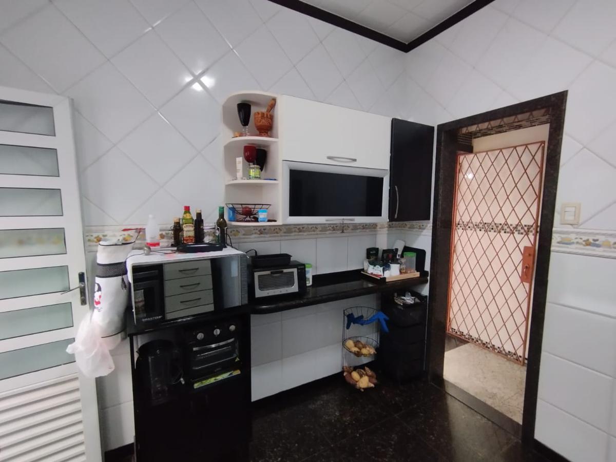 Casa, Sagrada Família, 4 Quartos, 5 Vagas, 1 Suíte