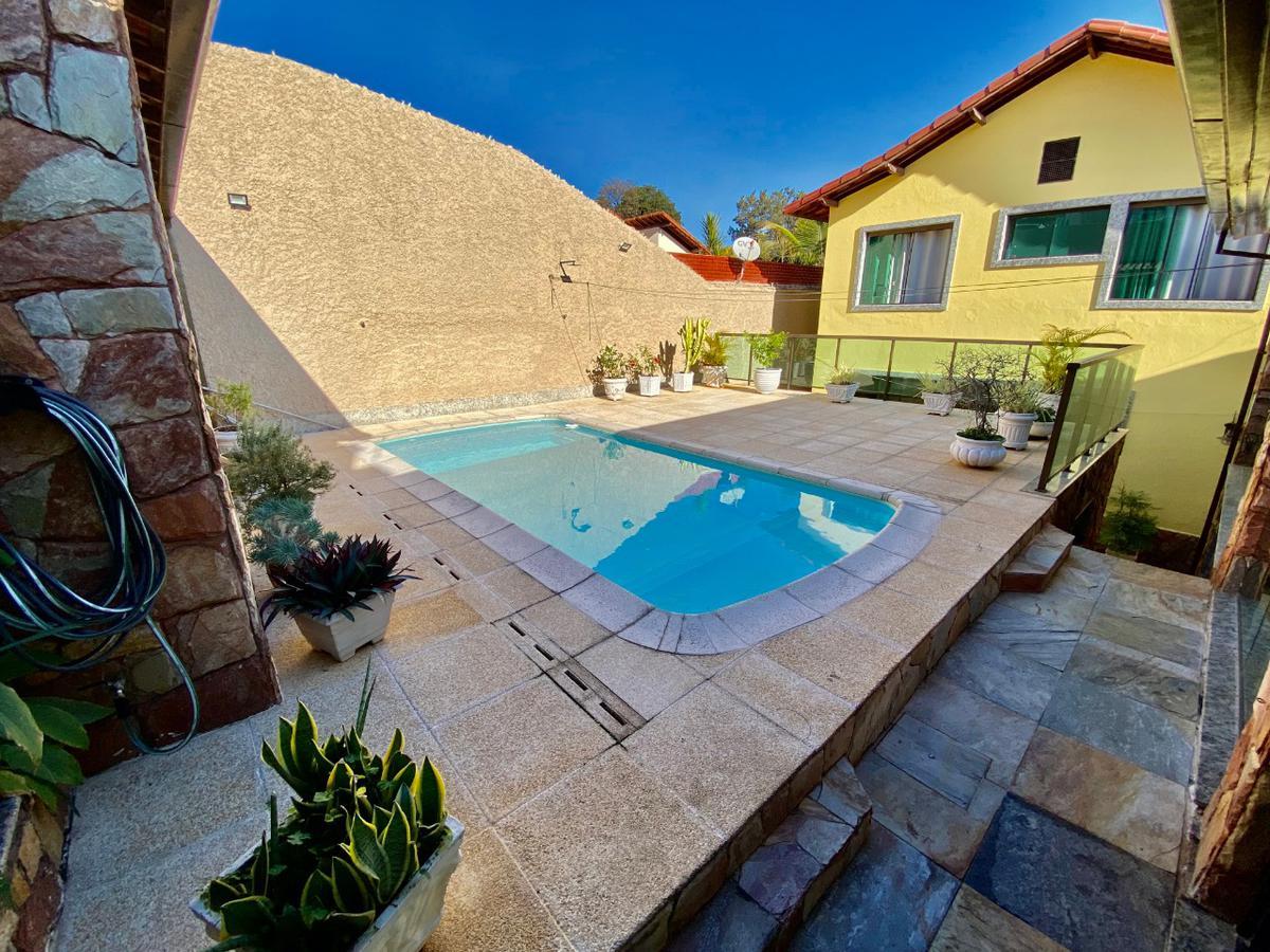 Casa, Santa Branca, 3 Quartos, 4 Vagas, 1 Suíte