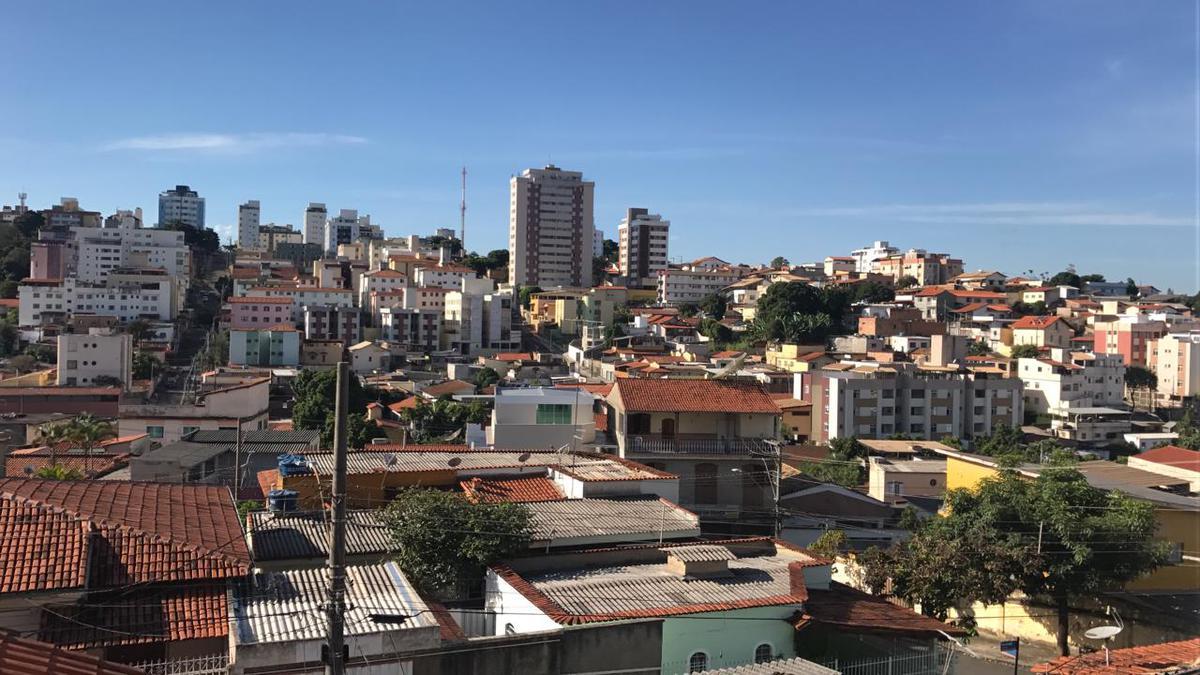 Casa, Sagrada Família, 5 Quartos, 2 Vagas, 2 Suítes