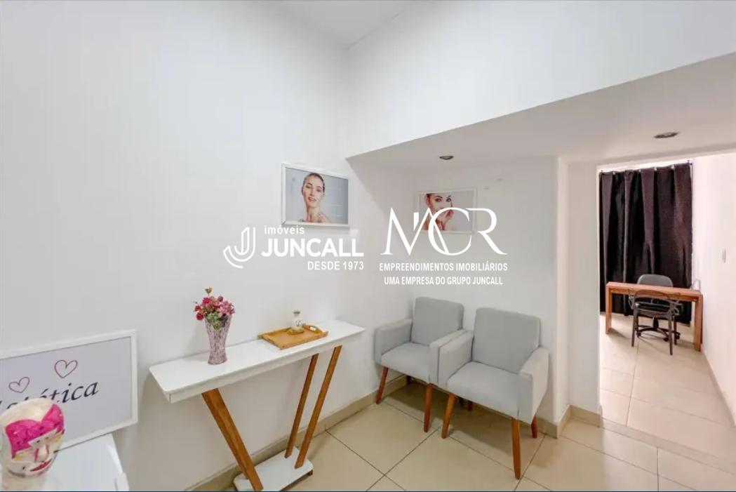 Sala, Centro