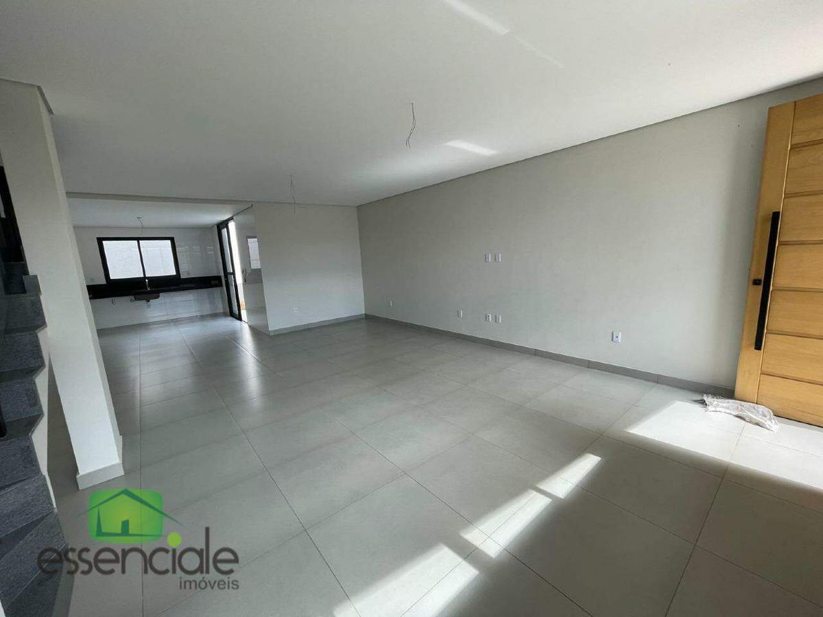 Casa, Centro, 3 Quartos, 2 Vagas, 1 Suíte