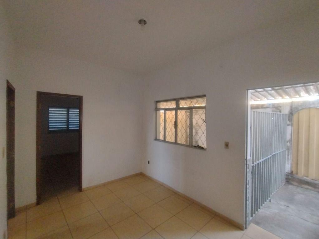 Casa, Centro, 2 Quartos, 0 Vaga