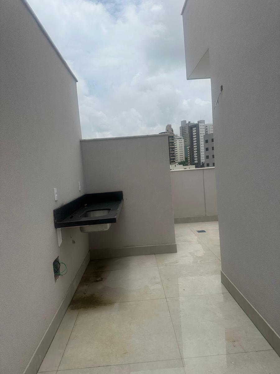 Cobertura, Funcionários, 2 Quartos, 2 Vagas, 2 Suítes