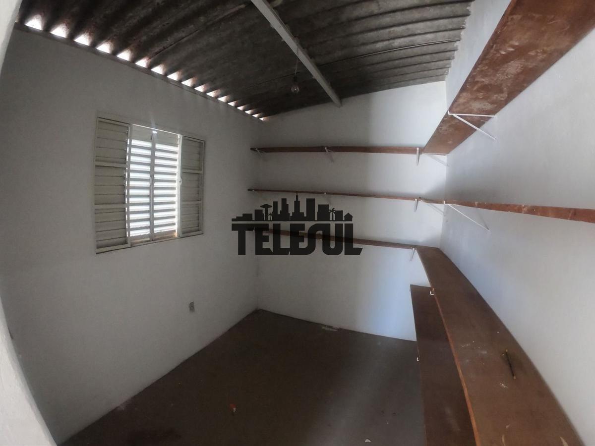 Casa, Centro, 4 Quartos, 0 Vaga