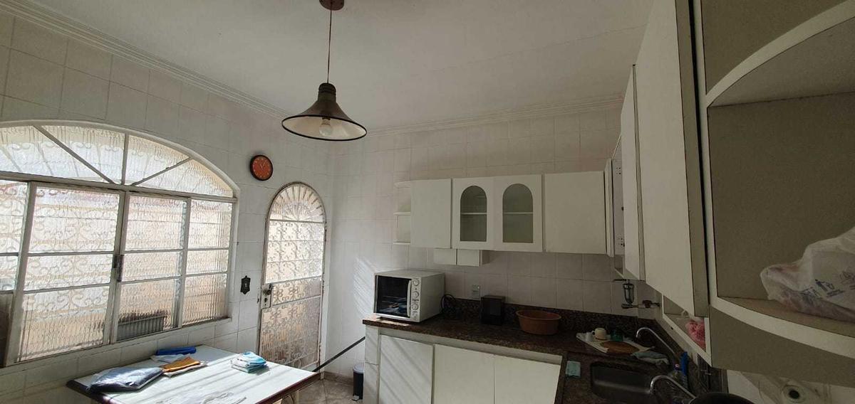 Casa Comercial, São Francisco, 4 Quartos, 6 Vagas, 1 Suíte