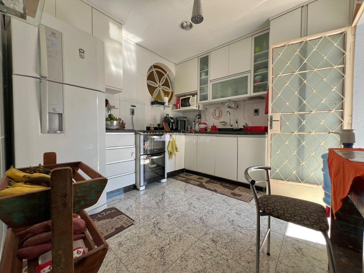 Casa, Planalto, 6 Quartos, 4 Vagas, 2 Suítes