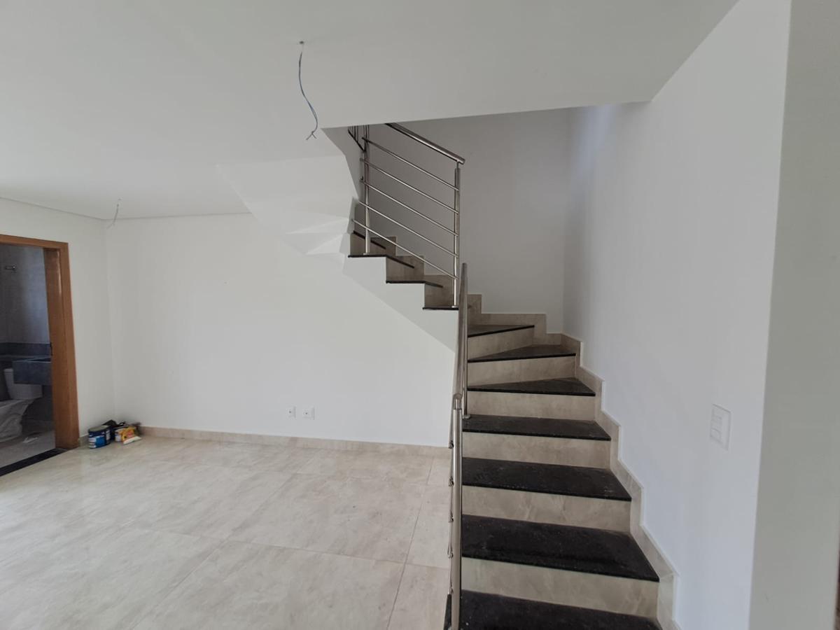 Casa, Santa Branca, 3 Quartos, 4 Vagas, 1 Suíte