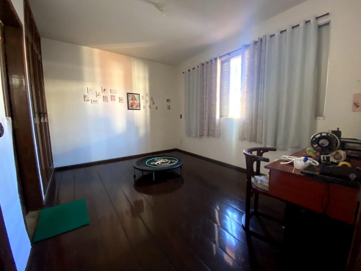 Casa, São José, 6 Quartos, 4 Vagas, 2 Suítes