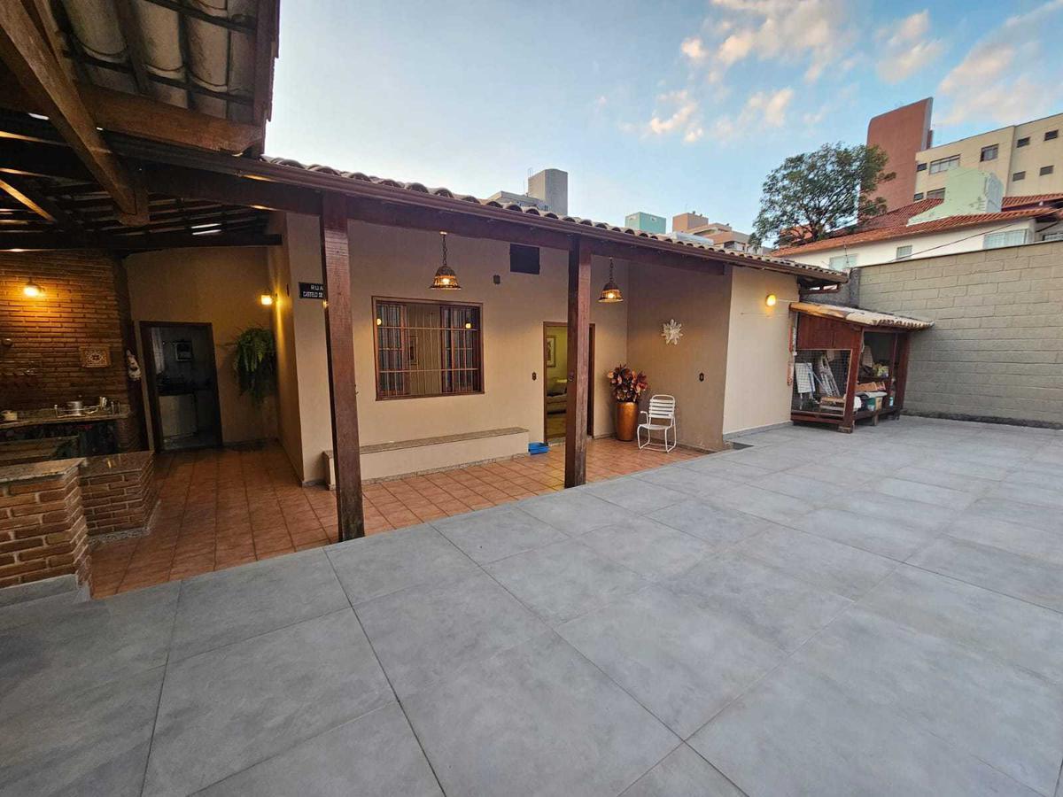 Casa, Castelo, 5 Quartos, 4 Vagas, 1 Suíte