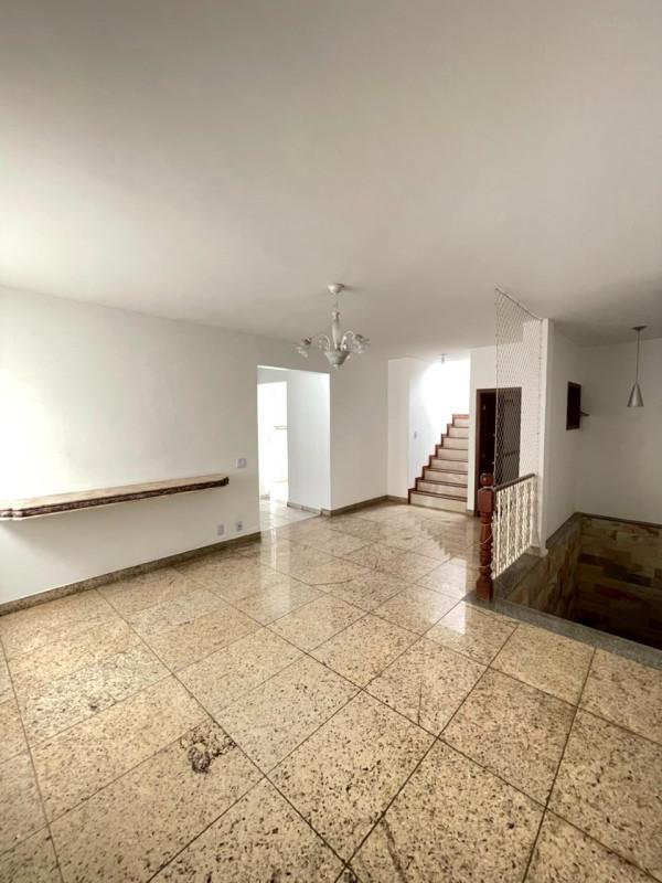 Casa, Castelo, 5 Quartos, 4 Vagas, 2 Suítes
