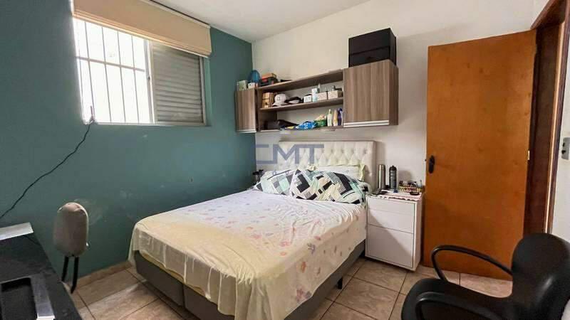 Casa, Buritis, 5 Quartos, 0 Vaga, 1 Suíte