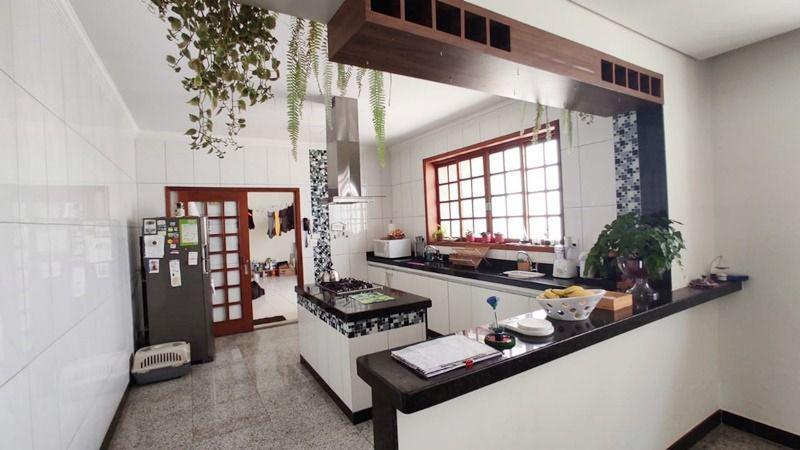 Casa, Braúnas, 3 Quartos, 8 Vagas, 2 Suítes