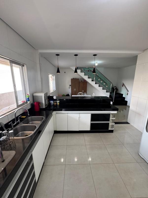 Casa, Masterville, 3 Quartos, 5 Vagas, 1 Suíte