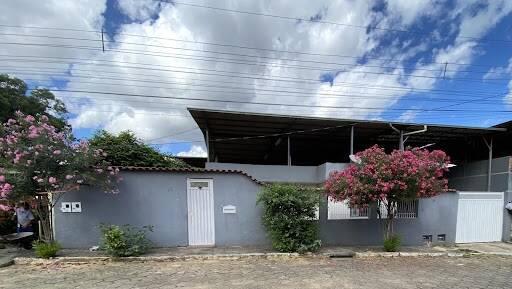 Casa, Caladinho, 4 Quartos, 7 Vagas, 1 Suíte
