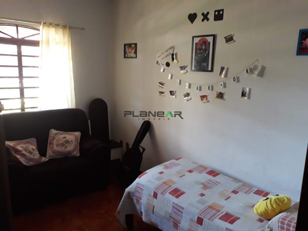 Casa, Industrial São Luiz, 4 Quartos, 4 Vagas, 2 Suítes