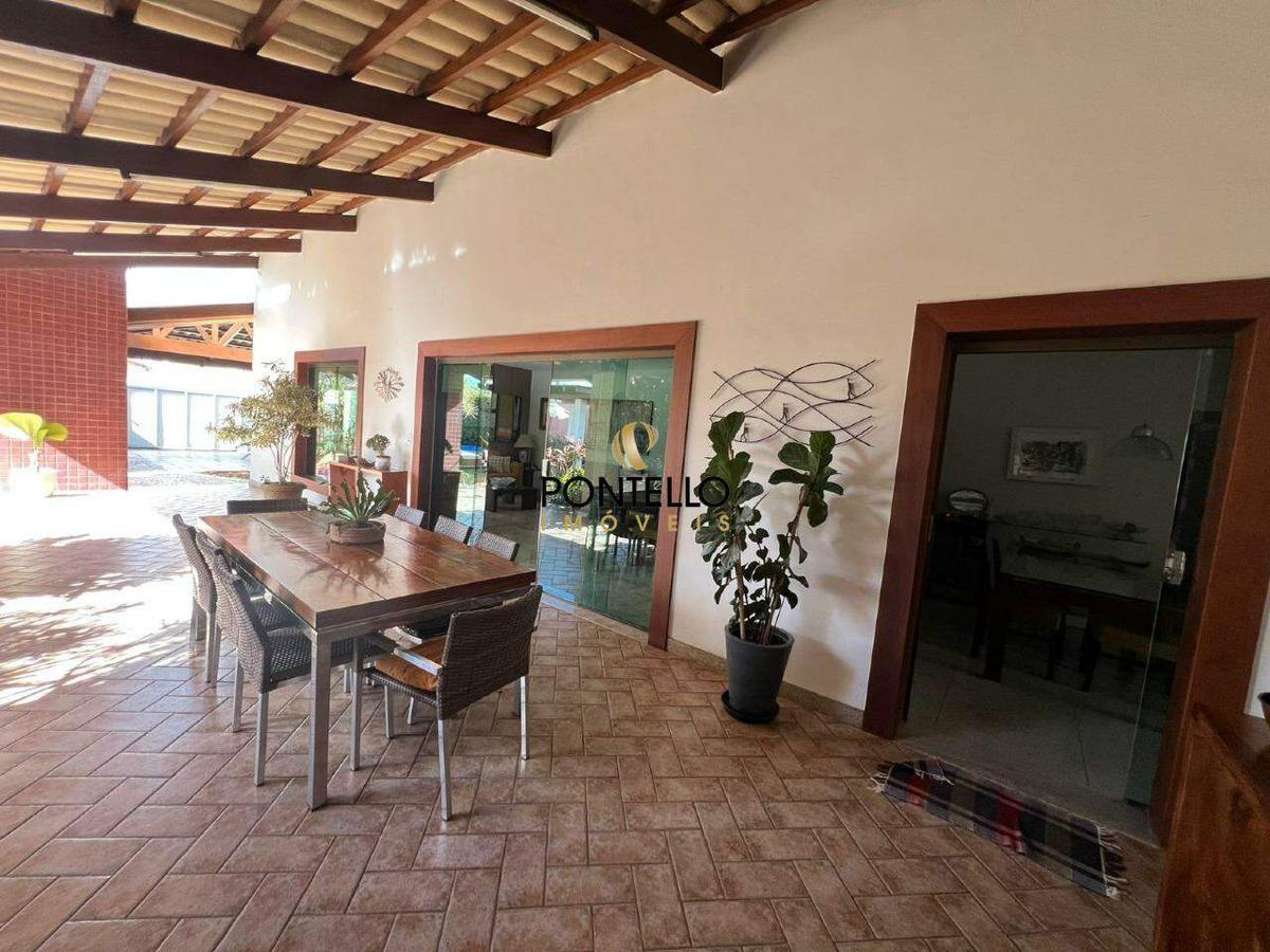 Casa, Santa Rita de Cássia, 8 Quartos, 4 Vagas, 2 Suítes
