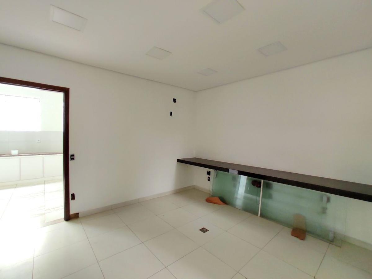 Casa Comercial, São José, 6 Quartos, 4 Vagas, 2 Suítes
