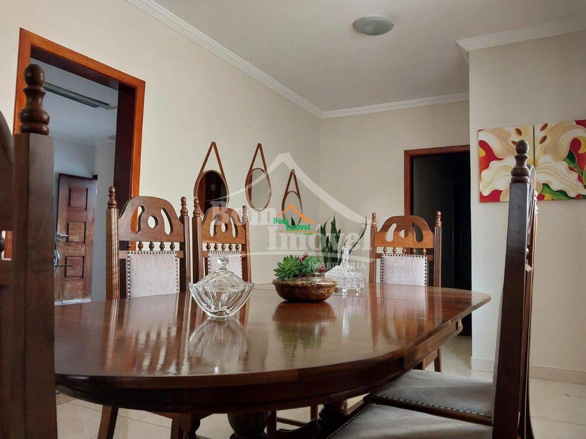 Casa, Centro, 3 Quartos, 7 Vagas, 1 Suíte