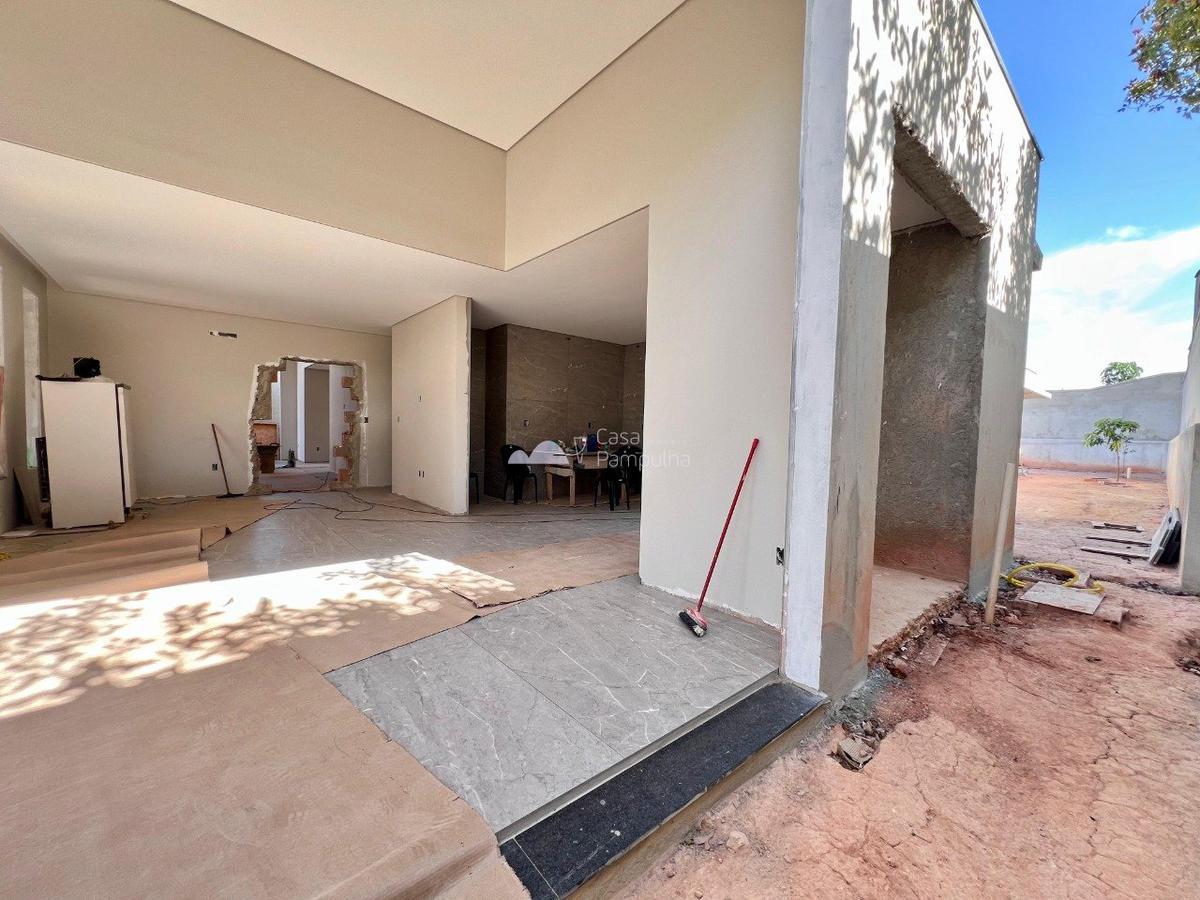 Casa, Trevo, 4 Quartos, 3 Vagas, 3 Suítes